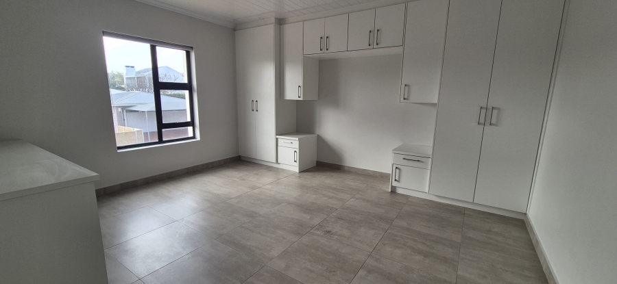 5 Bedroom Property for Sale in Myburgh Park Western Cape